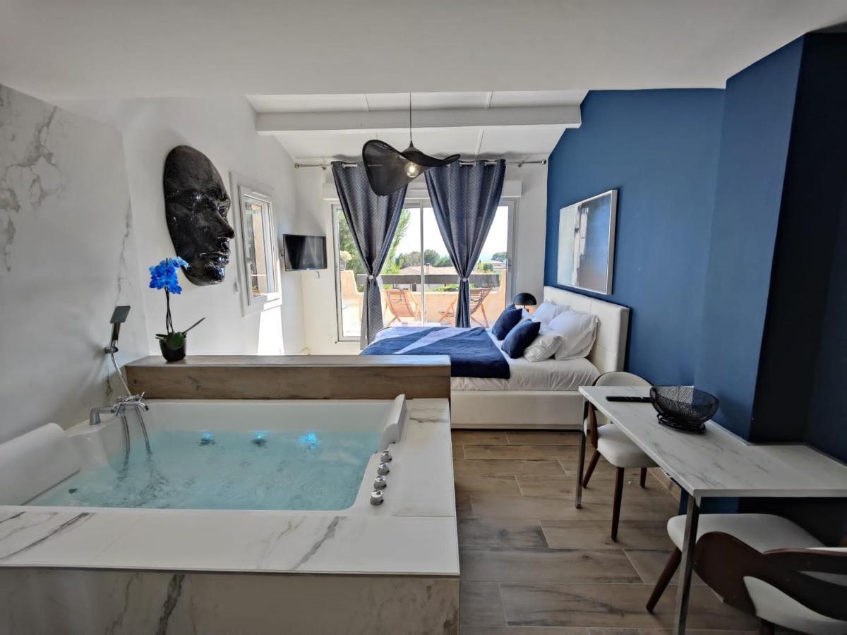 Suites Jm - Les Pins Marines - Jacuzzi & Vue Mer Bandol Esterno foto